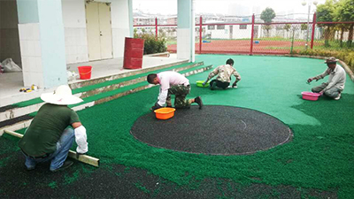 鳳城橡塑姜堰區(qū)實小南校區(qū)幼兒園EPDM施工現(xiàn)場